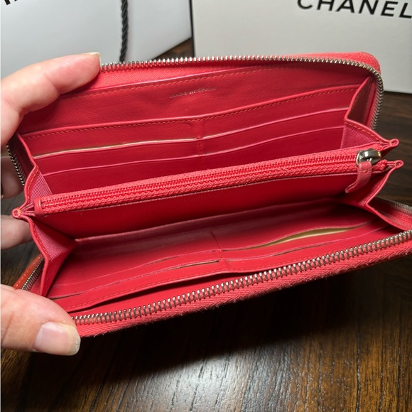 Chanel CC Patent Leather Wallet in Coral - Picture 6 of 8
